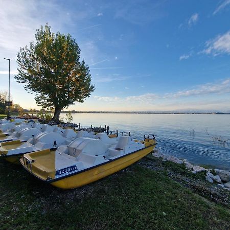 Casa Vittoria Sirmione Punta Gro Con Piscina Daire Dış mekan fotoğraf